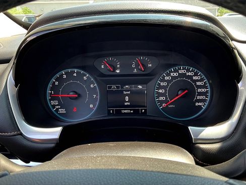 Used 2021 Chevrolet Traverse LT image 13