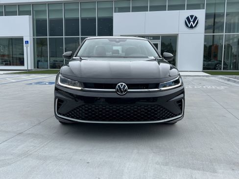 New 2025 Volkswagen Jetta SE image 2