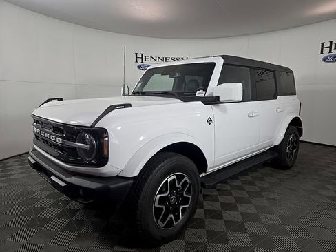 Used 2024 Ford Bronco Outer Banks AWD/4WD image 2