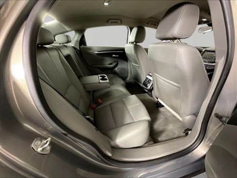 Used 2019 Chevrolet Impala LT FWD image 25