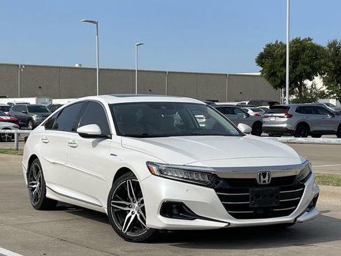 Used 2021 Honda Accord Touring image 2