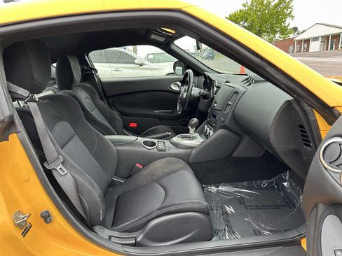 Used 2017 Nissan 370Z Touring image 9