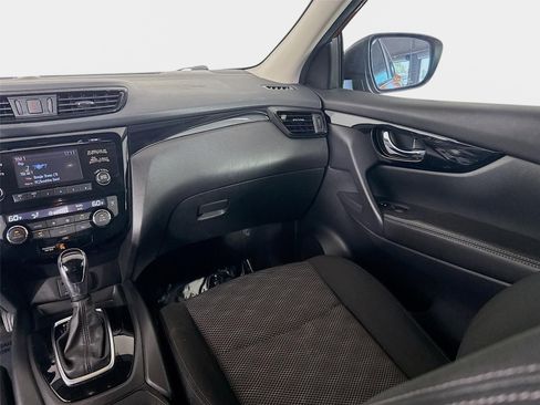 Used 2017 Nissan Rogue Sport SV FWD image 22
