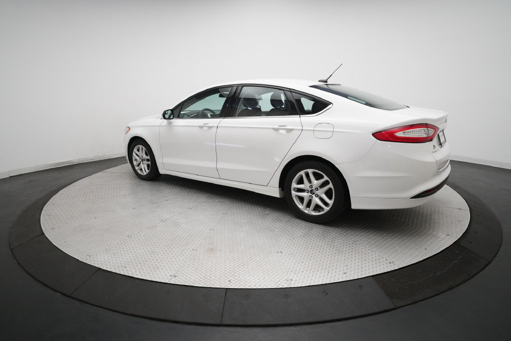 Used 2016 Ford Fusion SE FWD image 32
