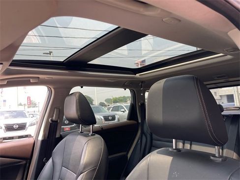 Used 2022 Nissan Rogue SL w/ SL Premium Package image 18