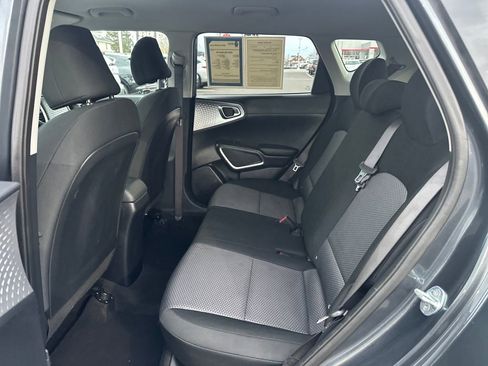 Used 2023 Kia Soul LX image 17