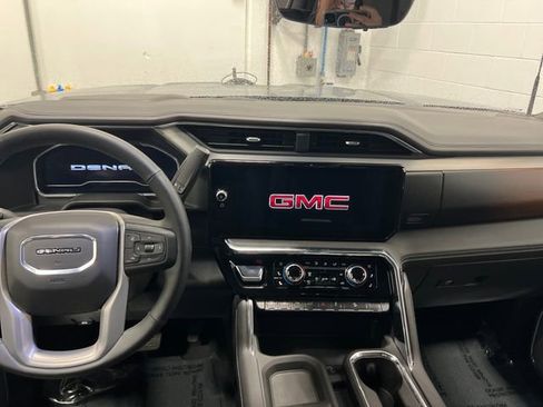 Used 2025 GMC Sierra 2500 Denali w/ Denali Reserve Package image 11