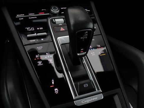 Used 2020 Porsche Cayenne Turbo image 35