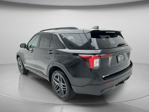 Used 2025 Ford Explorer ST-Line w/ ST-Line Street Pack AWD/4WD image 6