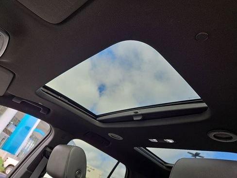 Used 2022 Chevrolet Traverse RS image 15