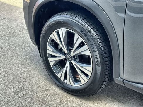 Used 2023 Nissan Rogue SV image 9