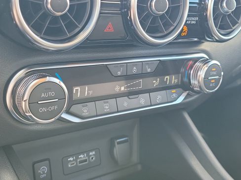 Used 2025 Nissan Sentra SV w/ All-Weather Package FWD image 29
