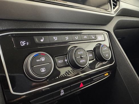 Used 2023 Volkswagen Atlas SE w/ Panoramic Sunroof Package FWD image 23