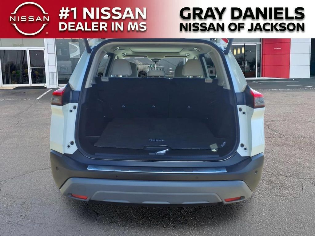 Used 2023 Nissan Rogue SV w/ SV Premium B Package FWD image 8