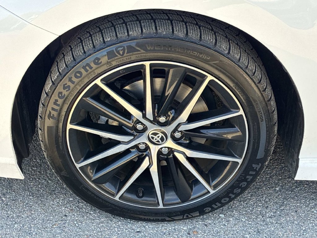 Used 2021 Toyota Camry SE w/ Cold Weather Package FWD image 17