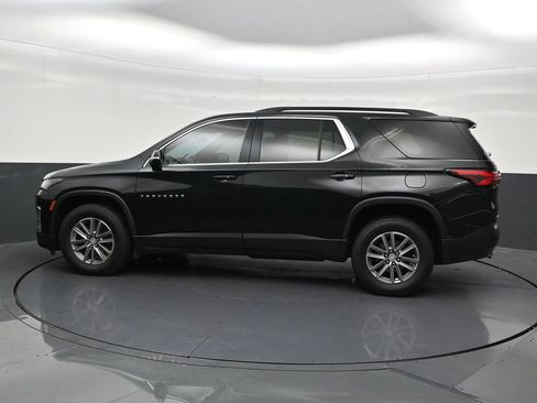 Used 2023 Chevrolet Traverse LT FWD image 2