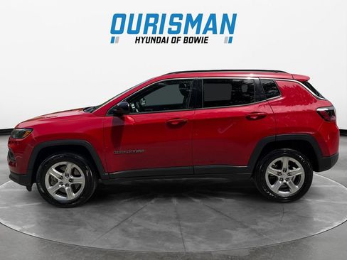 Used 2024 Jeep Compass Latitude AWD/4WD image 3