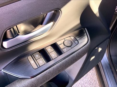 Used 2026 Nissan Kicks SV w/ Charging Package FWD image 31