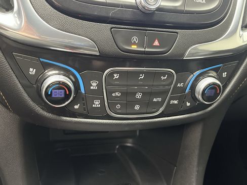 Used 2022 Chevrolet Equinox Premier AWD/4WD image 24