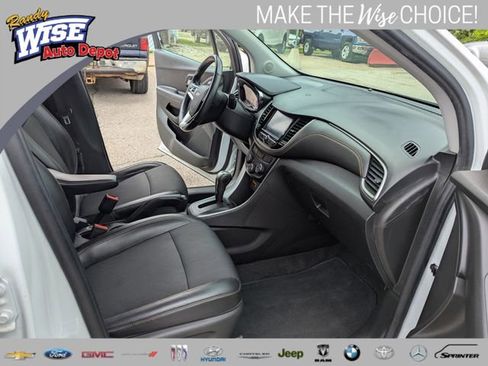 Used 2017 Chevrolet Trax LT w/ LT Convenience Package FWD image 20