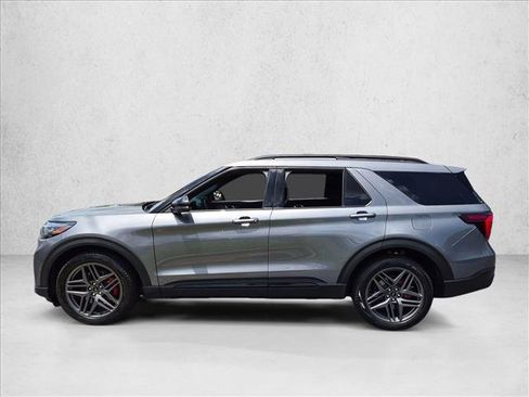 Used 2025 Ford Explorer ST AWD/4WD image 9