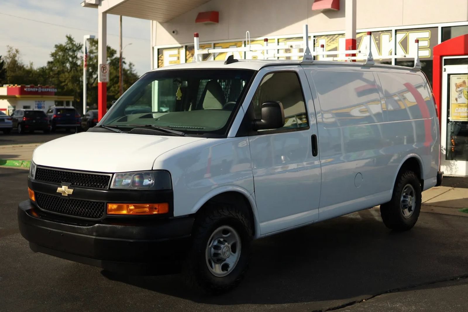 Used 2018 Chevrolet Express 2500 RWD image 1