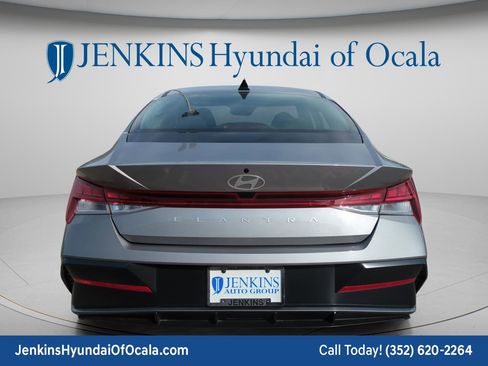 Certified 2025 Hyundai Elantra SEL FWD image 4
