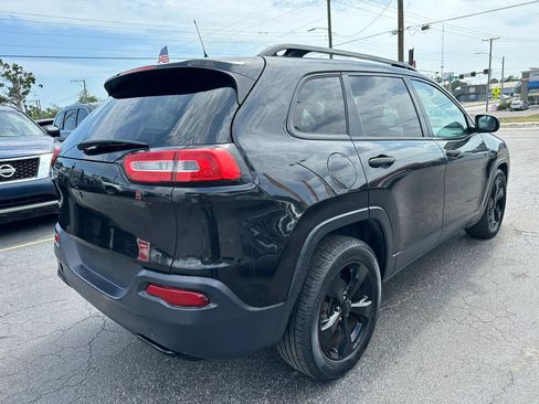 Used 2016 Jeep Cherokee Sport FWD image 5