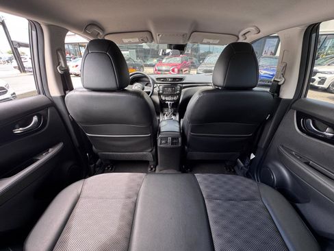 Used 2022 Nissan Rogue Sport SV w/ Technology Package image 9