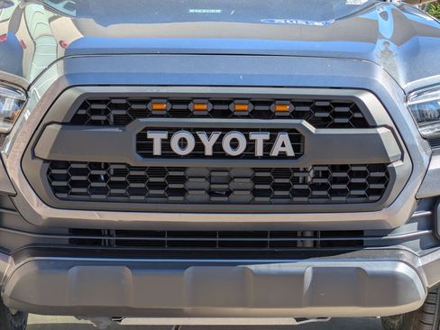 Used 2023 Toyota Tacoma TRD Off-Road w/ Black Out Package (TMS) AWD/4WD image 9