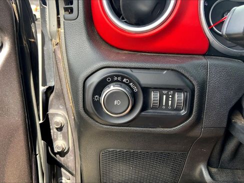 Used 2018 Jeep Wrangler Unlimited Rubicon w/ Dual Top Group AWD/4WD image 35