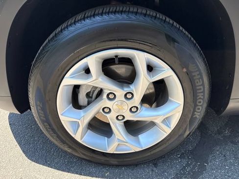 Used 2025 Chevrolet Trax LS w/ LS Convenience Package FWD image 9
