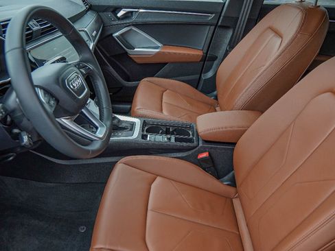 Certified 2025 Audi Q3 2.0T Premium Plus w/ Premium Plus Package image 8