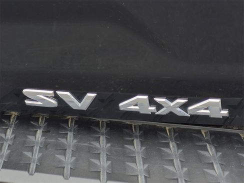 Used 2024 Nissan Titan SV w/ SV Convenience Package image 9