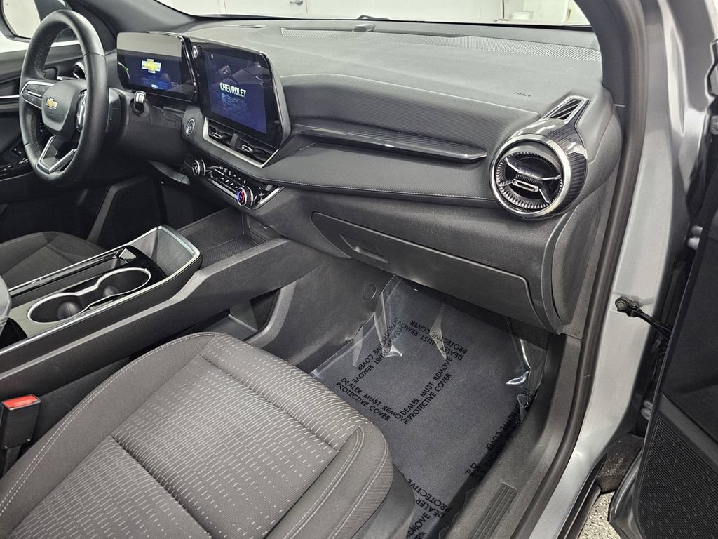 Used 2025 Chevrolet Equinox LT AWD/4WD image 11