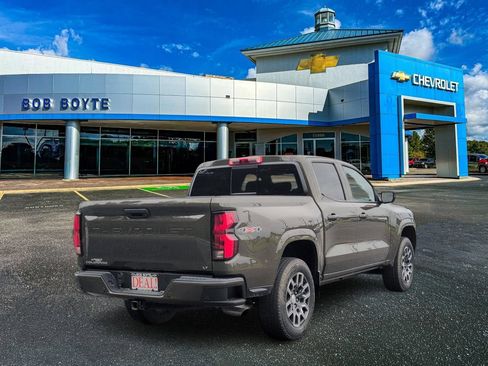 Used 2024 Chevrolet Colorado LT w/ LT Convenience Package III AWD/4WD image 3