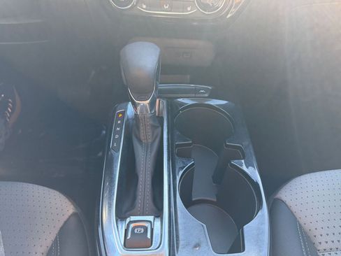 Used 2025 Chevrolet Trax LT w/ LT Convenience Package image 39