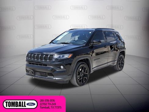 Used 2023 Jeep Compass Latitude AWD/4WD image 3