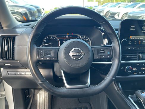 Used 2023 Nissan Pathfinder SL AWD/4WD image 18