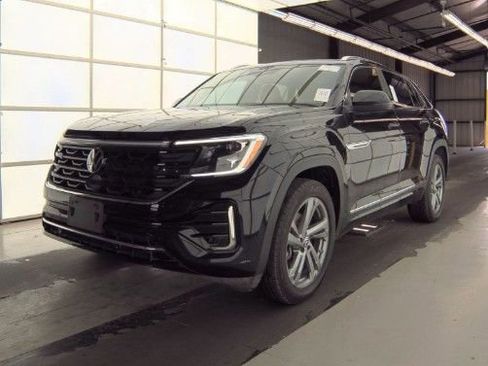 Used 2024 Volkswagen Atlas Cross Sport SEL R-Line AWD/4WD image 1
