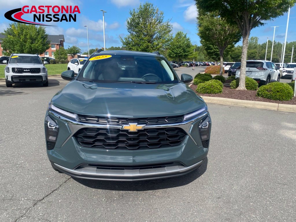 Used 2025 Chevrolet Trax LT w/ LT Convenience Package FWD image 13