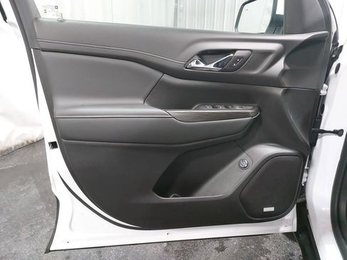 Used 2023 GMC Acadia SLT w/ Trailering Package image 30