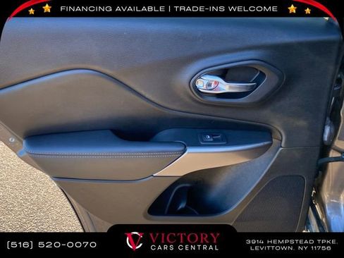 Used 2019 Jeep Cherokee Limited w/ Luxury Group image 12