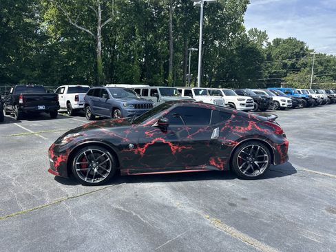 Used 2020 Nissan 370Z NISMO RWD image 6