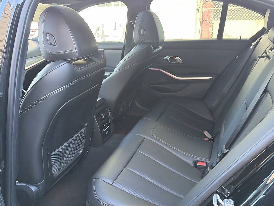 Used 2023 BMW 330i Sedan w/ Premium Package RWD image 20