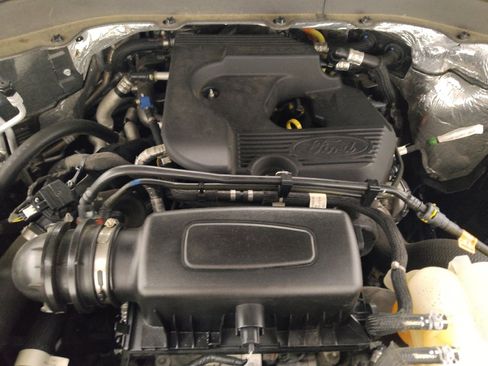 Used 2020 Ford Explorer XLT w/ Equipment Group 202A RWD image 30