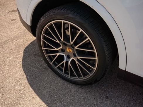 Used 2020 Porsche Cayenne AWD/4WD image 10