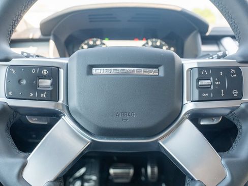 Used 2025 Land Rover Discovery Dynamic SE AWD/4WD image 15