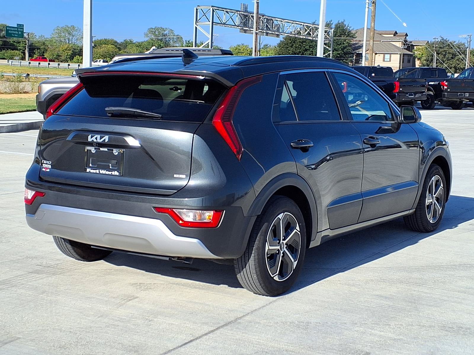 Used 2025 Kia Niro LX FWD image 9