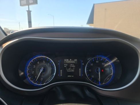 Used 2024 Chrysler Voyager LX image 22